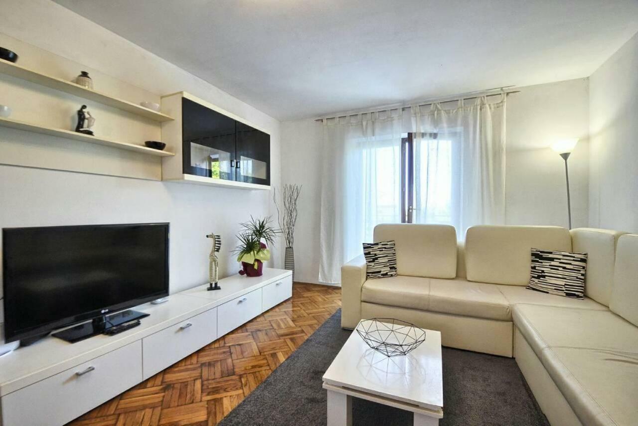The Big Smile Apartments Пула Экстерьер фото